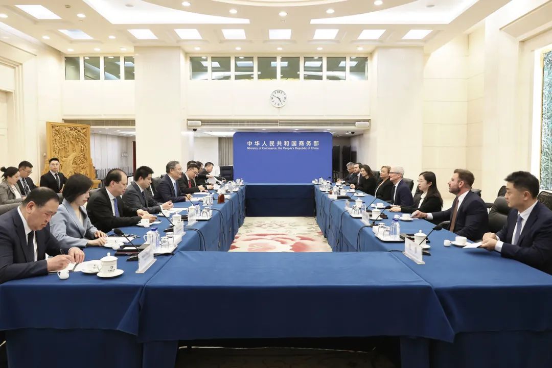 欧陆娱乐官方:投资中国专栏 | 王文涛部长会见苹果公司首席执行官库克