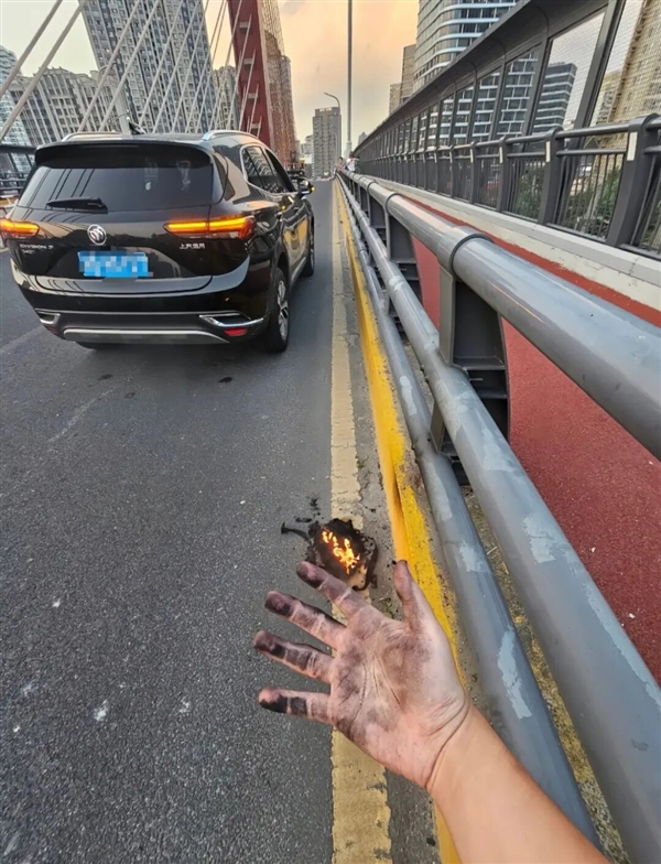 重庆时时彩:开车途中砰的一声炸了!罗马仕充电宝再现爆燃:市监部门回应