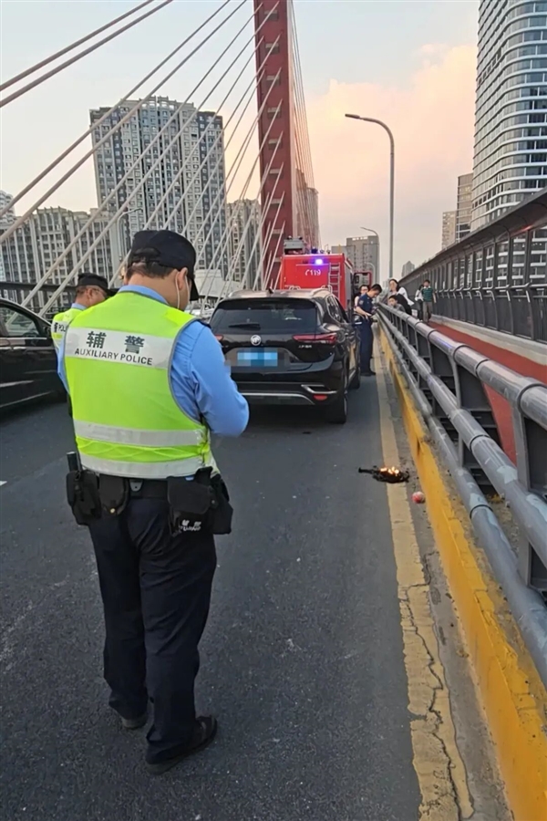 重庆时时彩:开车途中砰的一声炸了!罗马仕充电宝再现爆燃:市监部门回应